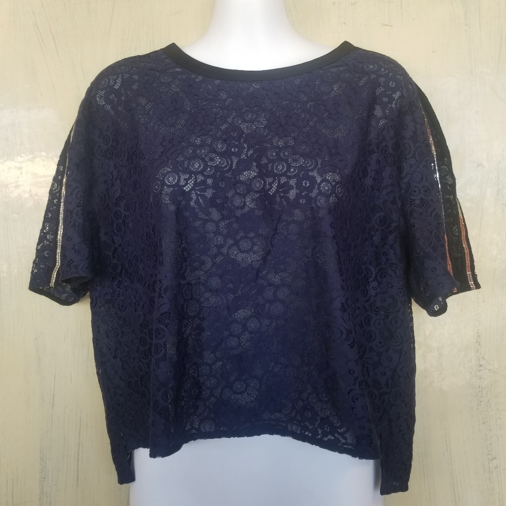 🌺 3/$25 NWOT Juicy Couture Crochet Like Blouse